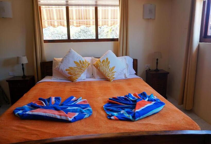 بانگلوی استاندارد, Cariñas Studio Apartments