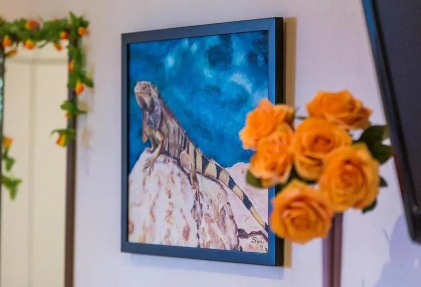 استودیوی استاندارد, Cariñas Studio Apartments