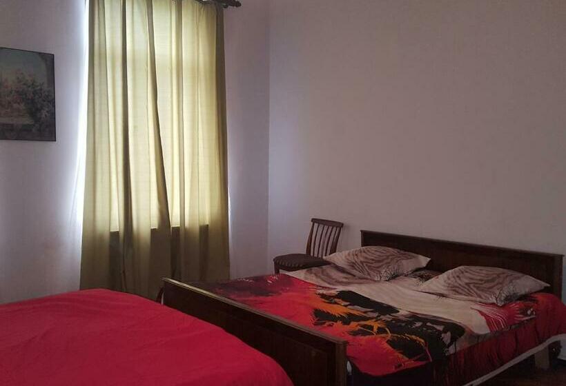 اتاق استاندارد چهار تخته, Hostel Mana Kutaisi
