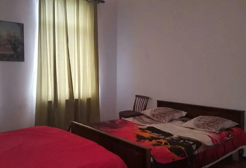 اتاق استاندارد چهار تخته, Hostel Mana Kutaisi