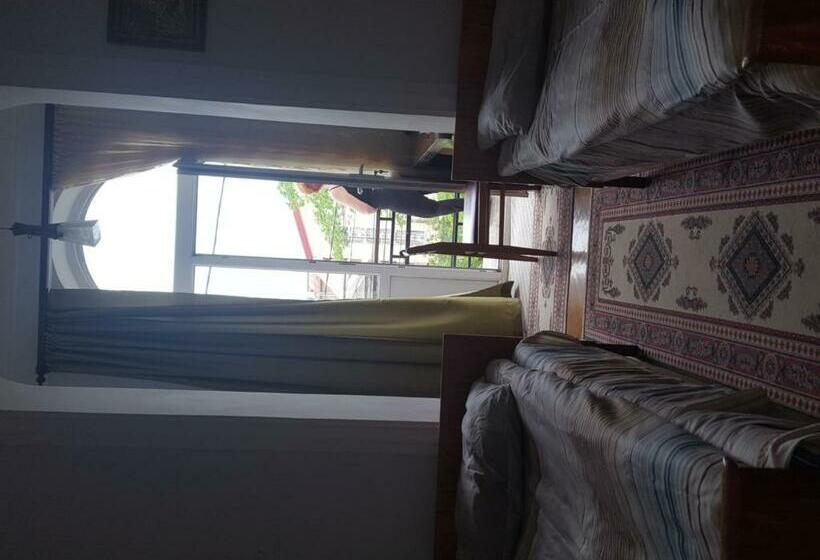 اتاق استاندارد با بالکن, Hostel Mana Kutaisi