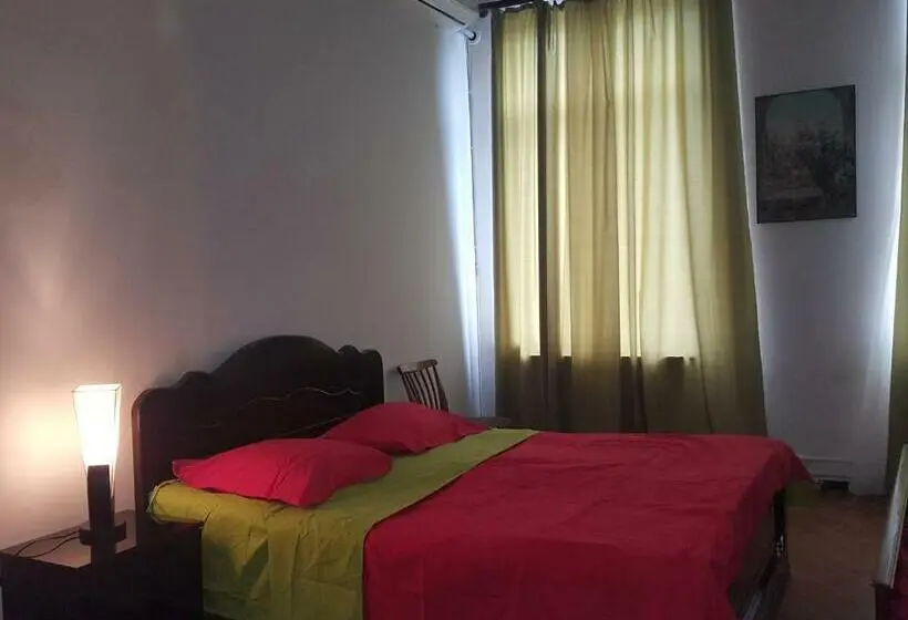 اتاق استاندارد چهار تخته, Hostel Mana Kutaisi