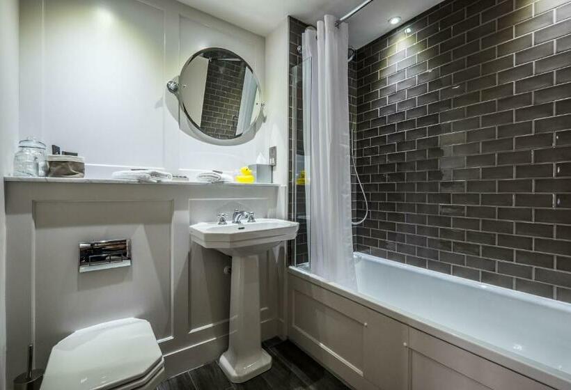 اتاق استاندارد یک نفره, Coach & Horses