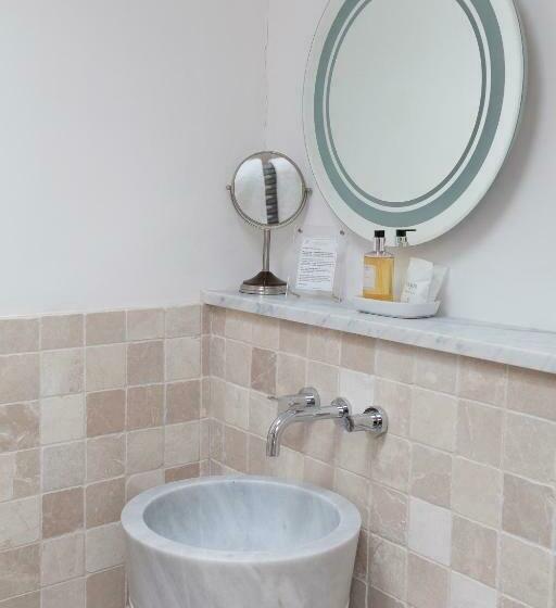 חדר דלוקס, Eckington Manor