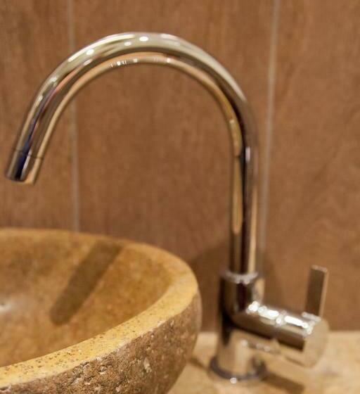 חדר דלוקס, Eckington Manor