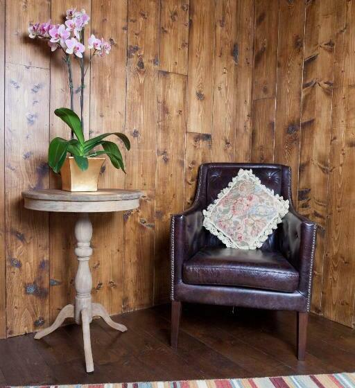 חדר דלוקס, Eckington Manor