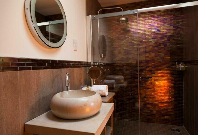 חדר דלוקס, Eckington Manor