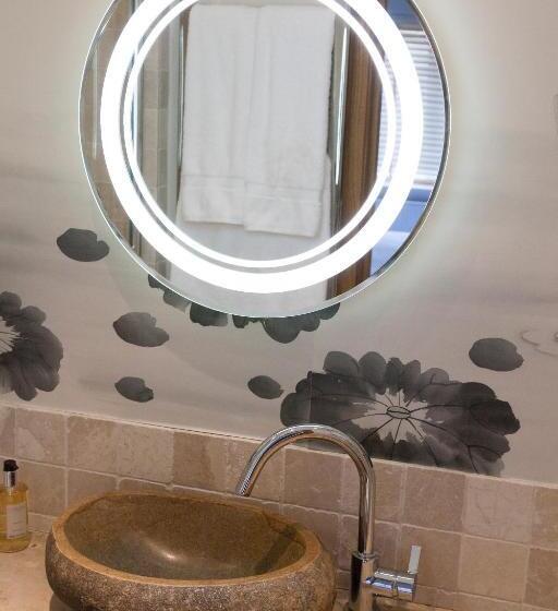 חדר קלאסי, Eckington Manor