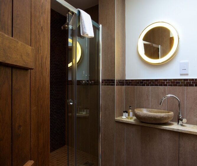 חדר דלוקס, Eckington Manor