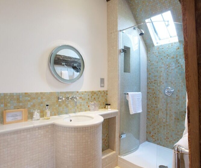 חדר דלוקס, Eckington Manor