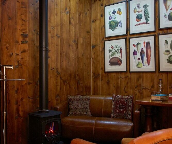 חדר דלוקס, Eckington Manor