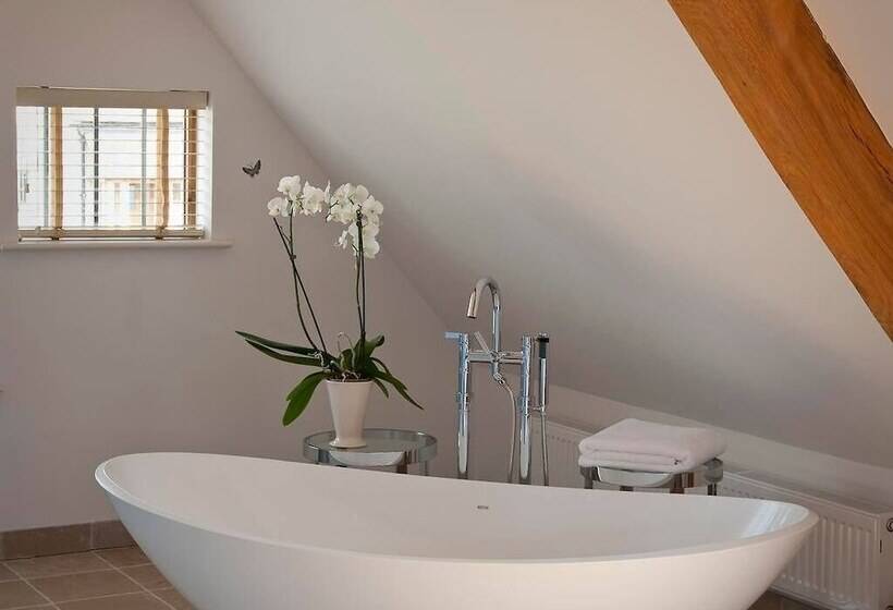 חדר דלוקס, Eckington Manor