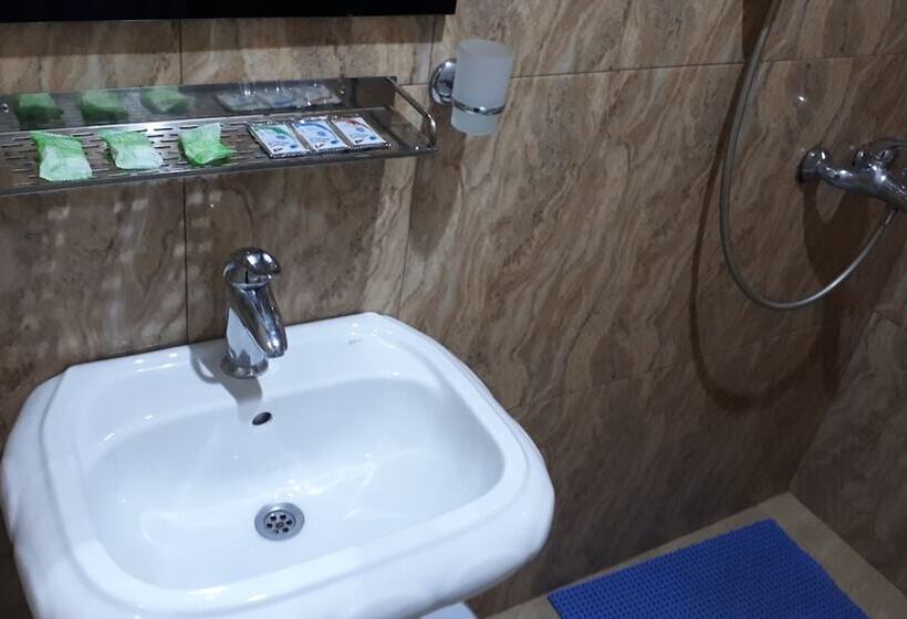 اتاق استاندارد سه نفره, Elite House
