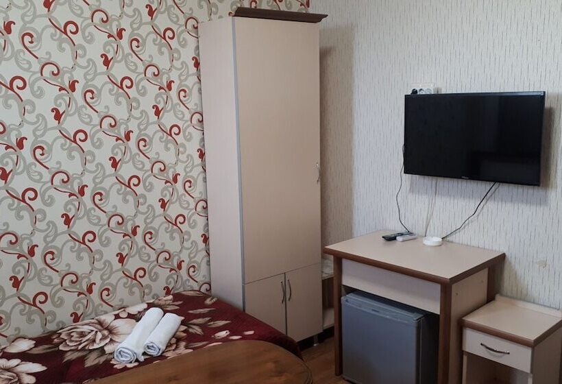 اتاق استاندارد سه نفره, Elite House