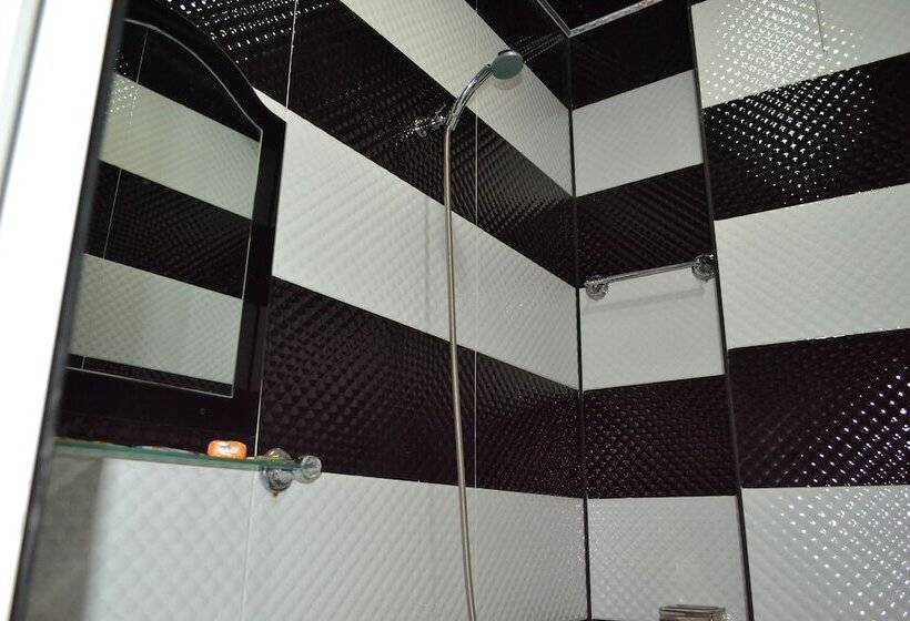 اتاق استاندارد سه نفره, Elite House