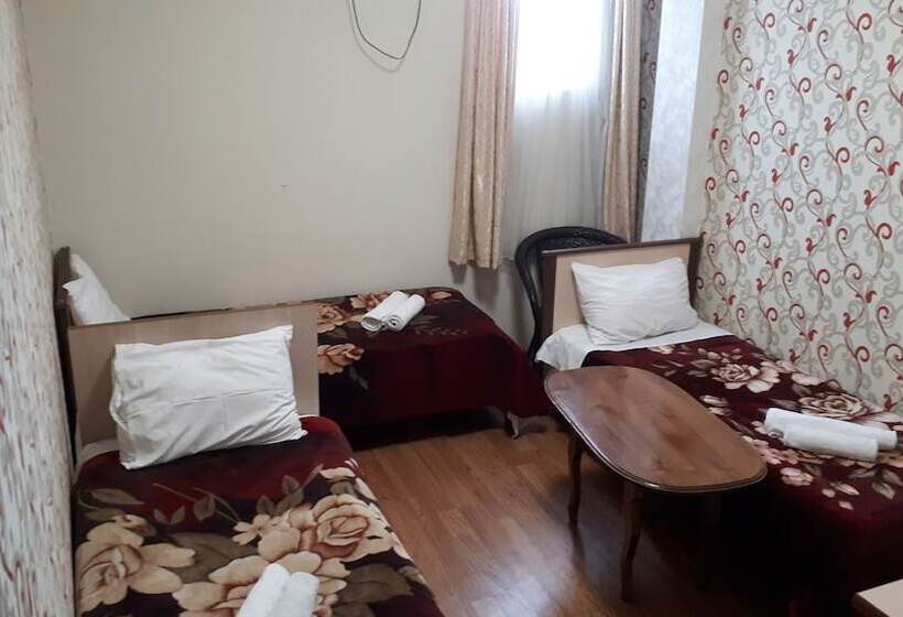 اتاق استاندارد سه نفره, Elite House