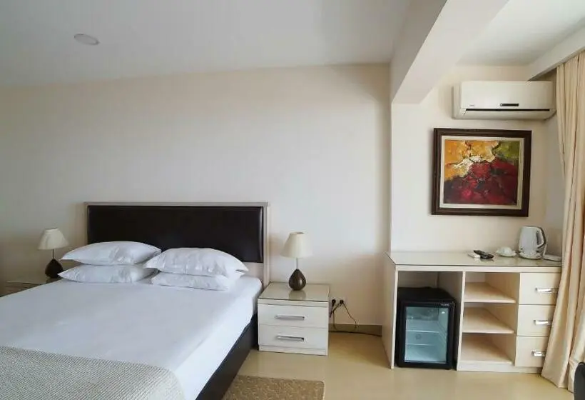 اتاق استاندارد با بالکن و چشم‌انداز دریا, Kobuleti Beach Club