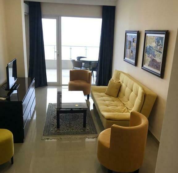 سوییت خانوادگی, Kobuleti Beach Club