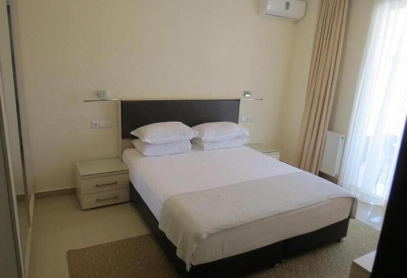 اتاق استاندارد با چشم‌انداز استخر, Kobuleti Beach Club