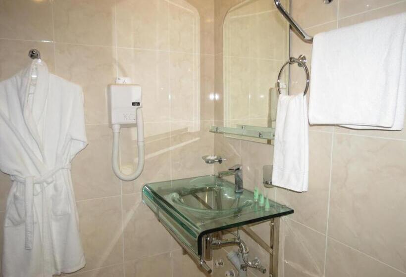 سوییت خانوادگی, Kobuleti Beach Club