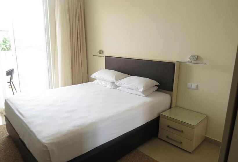 سوییت خانوادگی, Kobuleti Beach Club