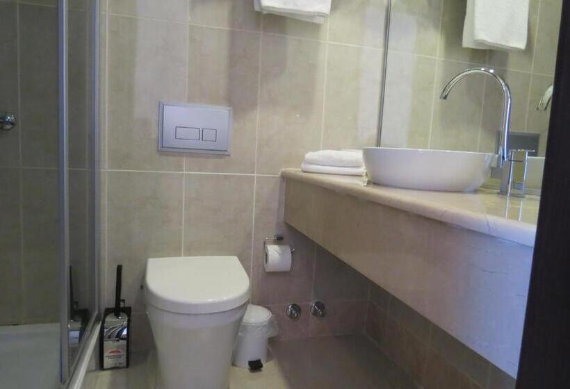 اتاق لوکس سه تخته, Kobuleti Beach Club