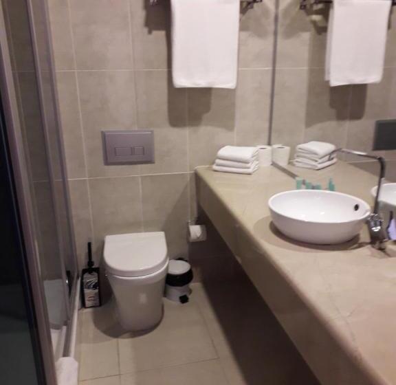 Quarto Triplo Estandar Vista Piscina, Kobuleti Beach Club