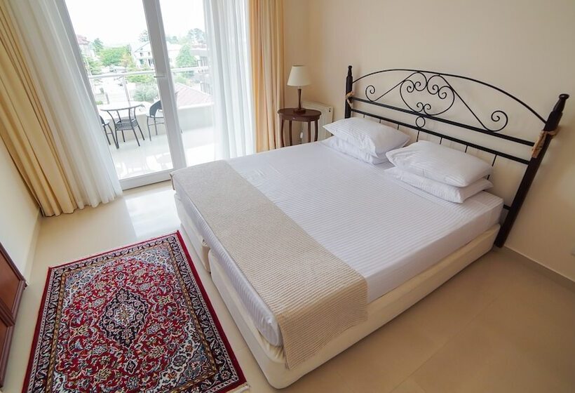 اتاق لوکس سه تخته, Kobuleti Beach Club