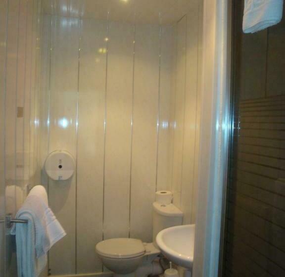 غرفة أساسية, Monterey Beach