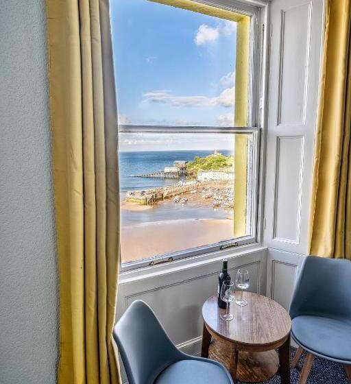 家庭海景房, Royal Lion