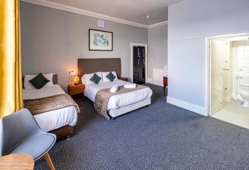 חדר משפחתי נוף לים, Royal Lion