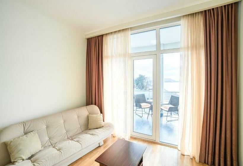 اتاق سوپریور با چشم‌انداز دریا, Sanapiro