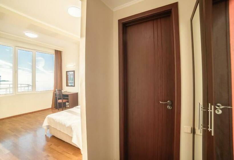 اتاق استاندارد با چشم‌انداز دریا, Sanapiro