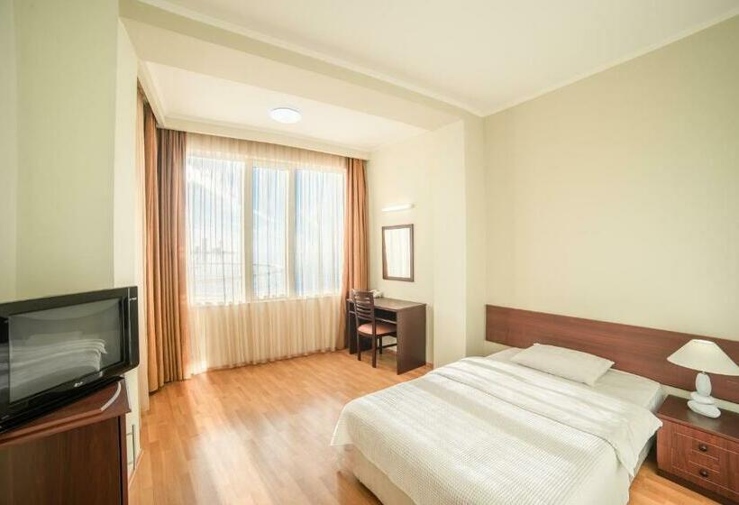 اتاق استاندارد با چشم‌انداز دریا, Sanapiro