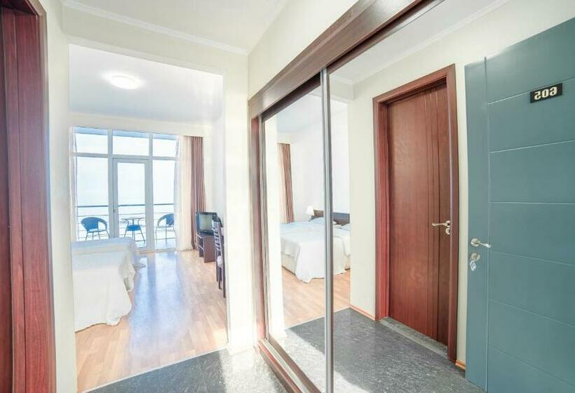 اتاق استاندارد با چشم‌انداز دریا, Sanapiro