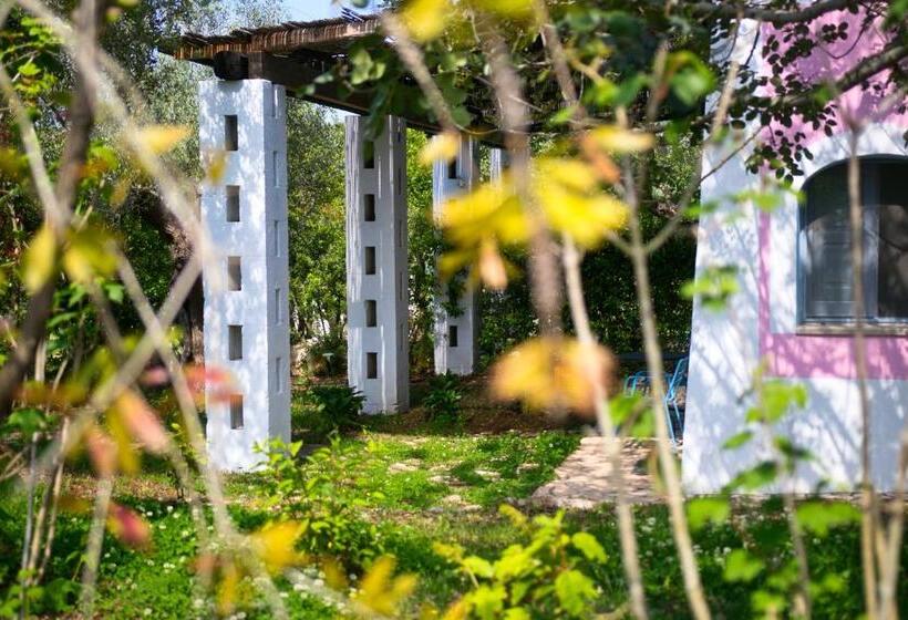 庭の見えるスタンダードトリプルルーム, Masseria Trullo Sovrano Exclusive B&b