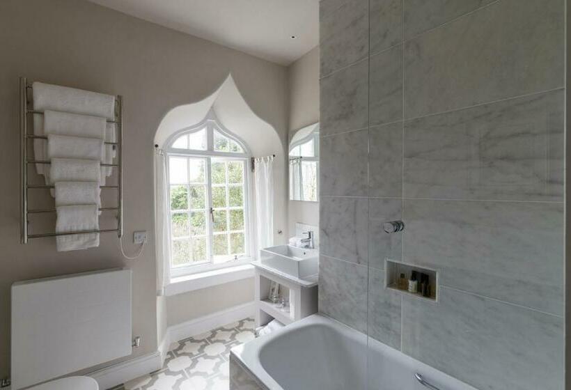 高级海景房, Penally Abbey