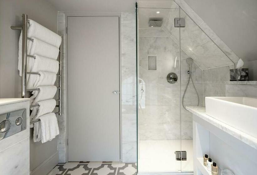 阁楼房, Penally Abbey