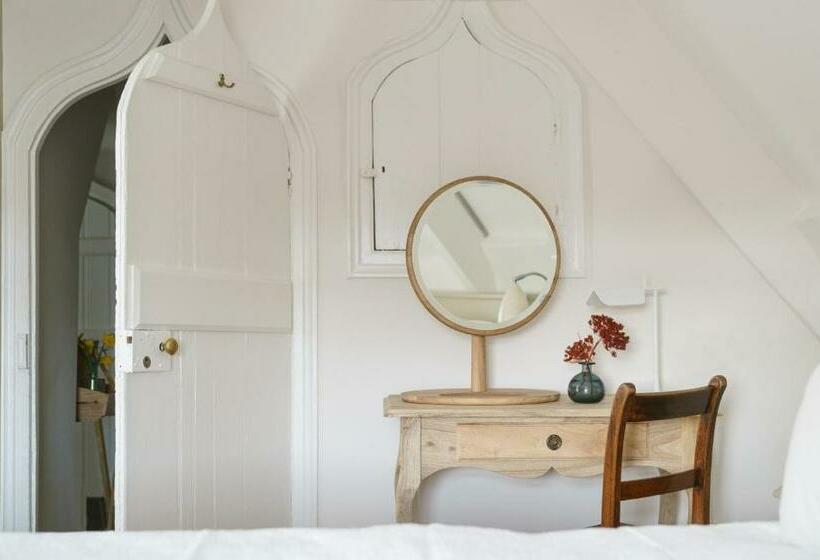 阁楼房, Penally Abbey