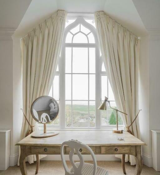 高级海景房, Penally Abbey