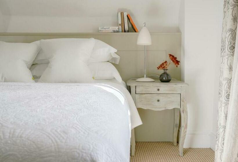 阁楼房, Penally Abbey