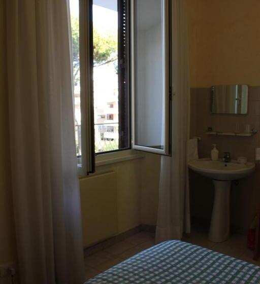 חדר סטנדרד יחיד חדר אמבטיה משותף, Ostello Villa Monte Mario
