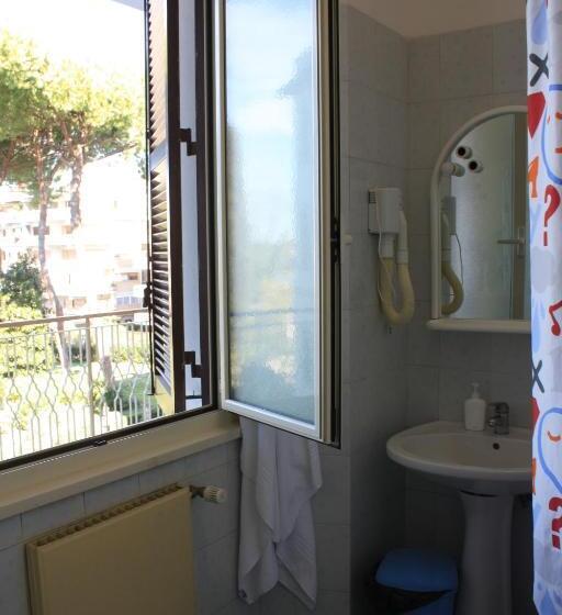 חדר סטנדרד יחיד חדר אמבטיה משותף, Ostello Villa Monte Mario