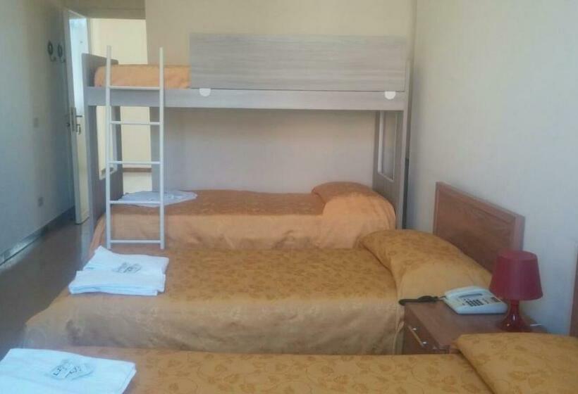 חדר סטנדרט לארבעה, Ostello Villa Monte Mario