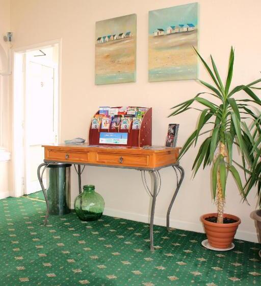 スタンダードルーム, The Colwyn   Near Pleasure Beach