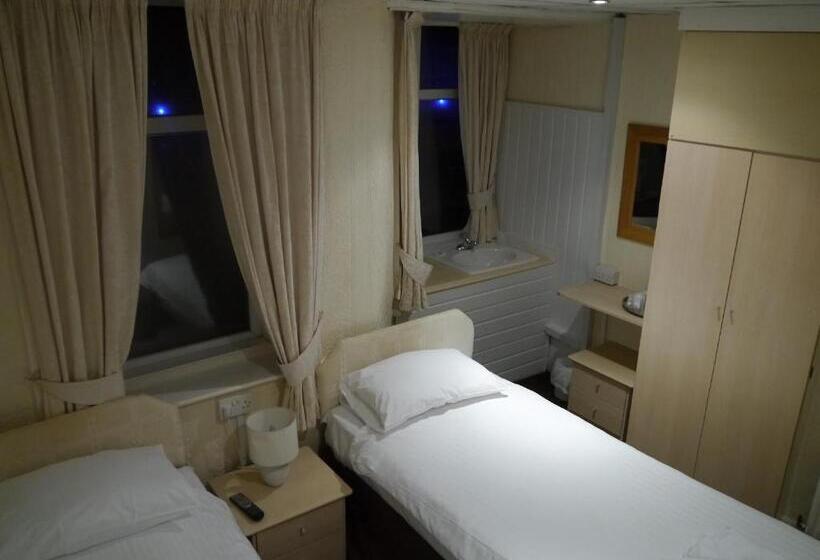 Номер Стандарт, The Colwyn   Near Pleasure Beach