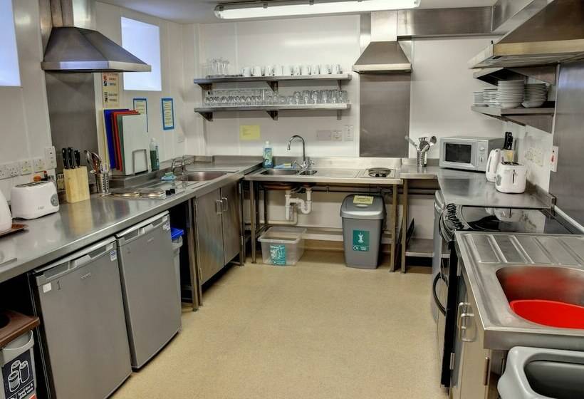 سرير فى غرفة مشتركة مزودة بحمام مشترك, Yha Boscastle   Hostel