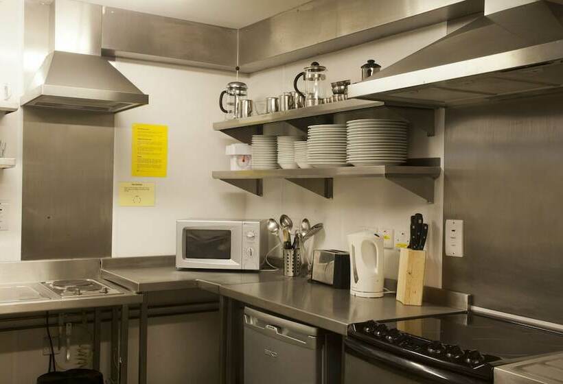 Кровать в Многоместном Номере с Общей Ванной, Yha Boscastle   Hostel
