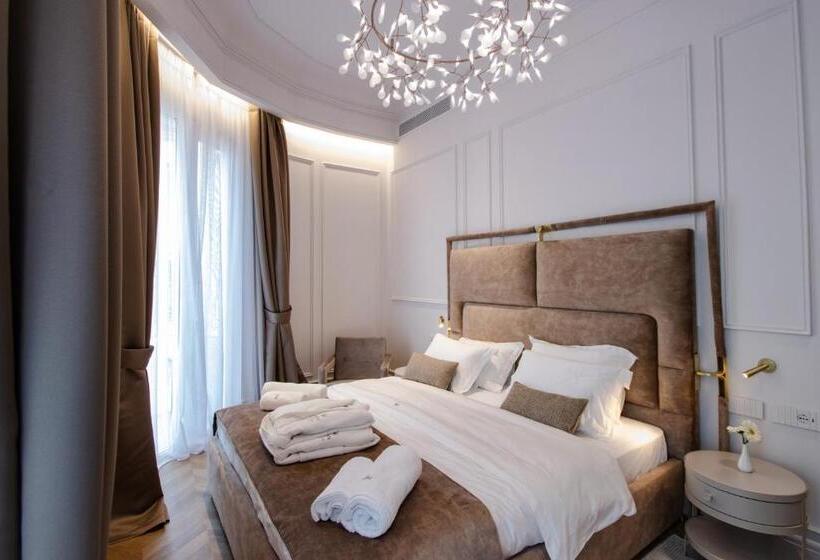 جناح جونيور, The Crown Boutique Hotel & Spa