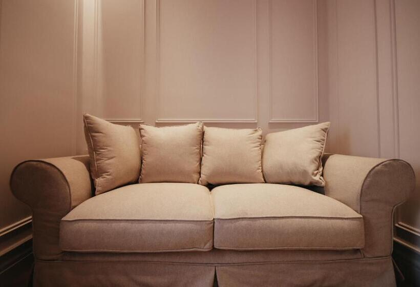 شقة غرفة واحدة, The Crown Boutique Hotel & Spa